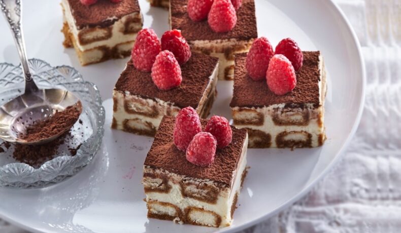 Cum să prepari cel mai delicios Tiramisu cu zmeură și cremă cu