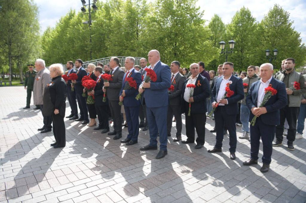FOTO// Flacăra Veșnică a ajuns la Chișinău. Ilan Șor și Blocul „Victorie” marchează în Rusia 80 de ani de la Ziua Victoriei 4 FOTO// Flacăra Veșnică a ajuns la Chișinău. Ilan Șor și Blocul „Victorie” marchează în Rusia 80 de ani de la Ziua Victoriei